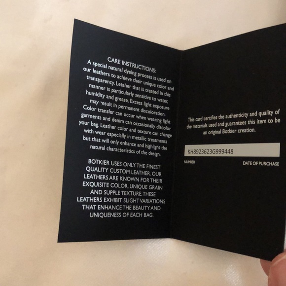 Botkier New York Cobble Hill Expandable Leather Crossbody Luscious Red Combo NWT - Picture 11 of 16